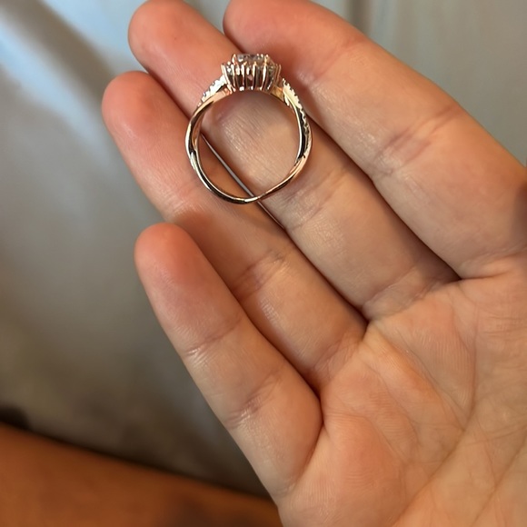 Ring - Picture 2 of 5